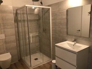 Douche, serviettes fournies