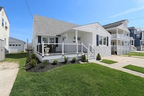Exterior - Newly Renovated Condo 2 Bd/1Bth - 1.5 Blocks to Beach (Brigantine)