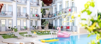 Akin Apart and Hotel