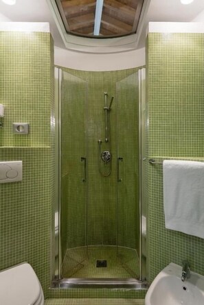 Deluxe Apartment | Bilik Mandi | Kelengkapan dandanan diri percuma, pengering rambut, bidet 