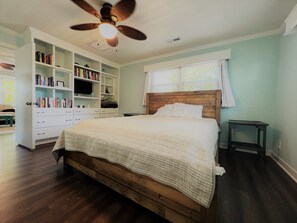 3 bedrooms, desk, iron/ironing board, free WiFi