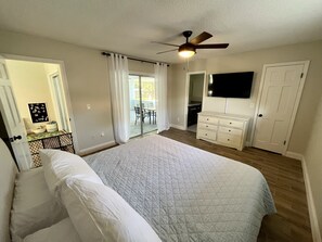 4 bedrooms, desk, travel cot, free WiFi
