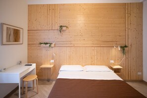 Habitació clàssica | Cobrellits, decoració individual, mobiliari individual i escriptori