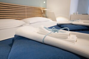 City Room | Down comforters, individually decorated, individually furnished, desk - B&B In natura (Salerno)