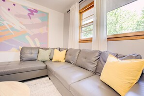 Smart TV, Netflix, Hulu, streaming services