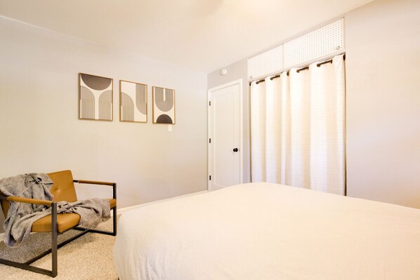 3 bedrooms, desk, travel cot, free WiFi