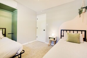 3 bedrooms, desk, travel crib, free WiFi