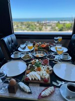 包含每日外带式早餐