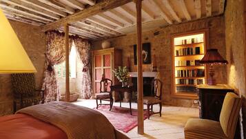 4 chambres, fer et planche à repasser, Wi-Fi, draps fournis