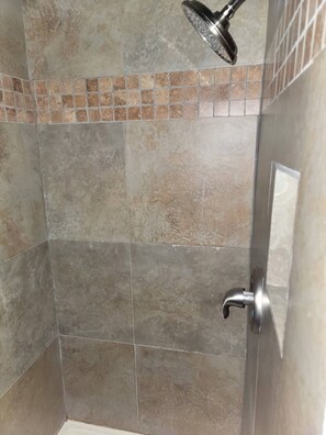 Shower - Turner Falls Cabins #1 in Turner Falls Park (Davis)