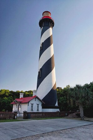 Point of interest - Private Entrance,  walking distance to St George with many tourist attractions (St. Augustine)