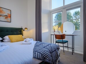 Cottage | Interior - The Margaret Suite Stone Cross Mansion (Ulverston)