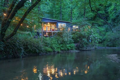 Walk-to-Downtown Retreat | Creekside + Hot Tub