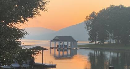 A PERFECT LOCATION! Sloping lot, mountain view, and great cove!