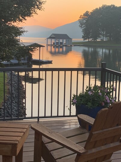 A PERFECT LOCATION! Sloping lot, mountain view,  and great cove!