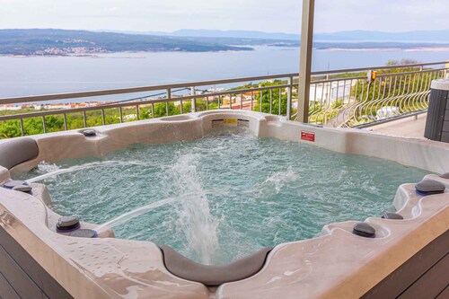 Holiday apartment with terrace and air conditioning