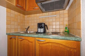 Fridge, stovetop, coffee/tea maker, cookware/dishes/utensils