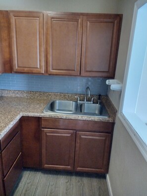 Private kitchen - Fairbridge Inn & Suites Richmond Hill (Richmond Hill)