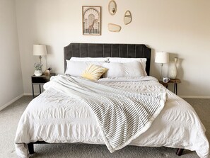 3 Schlafzimmer, Schreibtisch, Bügeleisen/Bügelbrett, Reisekinderbett