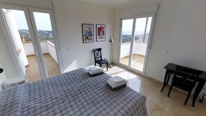 5 chambres, fer et planche à repasser, Wi-Fi gratuit, draps fournis