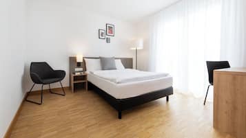 Double room - Queen bed | Hypo-allergenic bedding, desk, laptop workspace, soundproofing