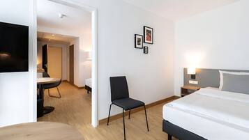 Studio (Comfy Studio Apartment) | Peralatan tempat tidur hipoalergenik, meja, ruang kerja komputer riba