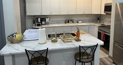 Lovely 2 bedroom rental unit with free parking