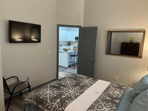 2 chambres, bureau, fer et planche à repasser, accès au Wi-Fi (inclus)