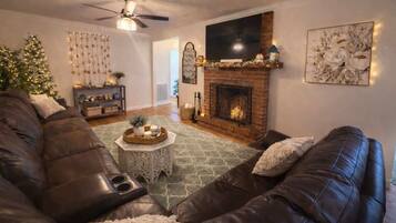 TV, lareira, escritórios