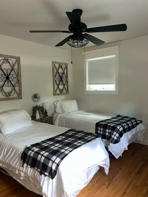 4 dormitorios, tabla de planchar con plancha, cuna de viaje y wifi