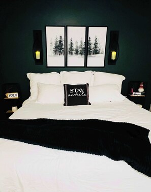 4 bedrooms, iron/ironing board, travel crib, WiFi - 3 King Beds I Stocked Kitchen I Firepit I Games (Southern Pines)