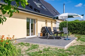 Outdoor dining - Rural vacation home ++ fantastic property ++ with views over meadows (Vipperow)