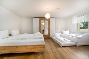 2 bedrooms, travel cot, free WiFi