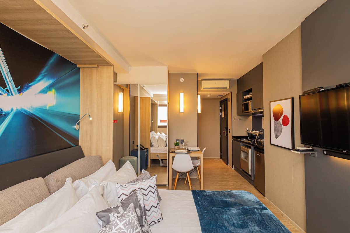 Kahden hengen deluxe-huone | Kannettavalle tietokoneelle sopiva työtila, ilmainen Wi-Fi