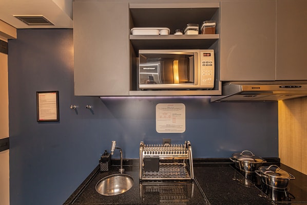 Premium Double Room | Private kitchen | Coffee/tea maker, electric kettle, dining tables