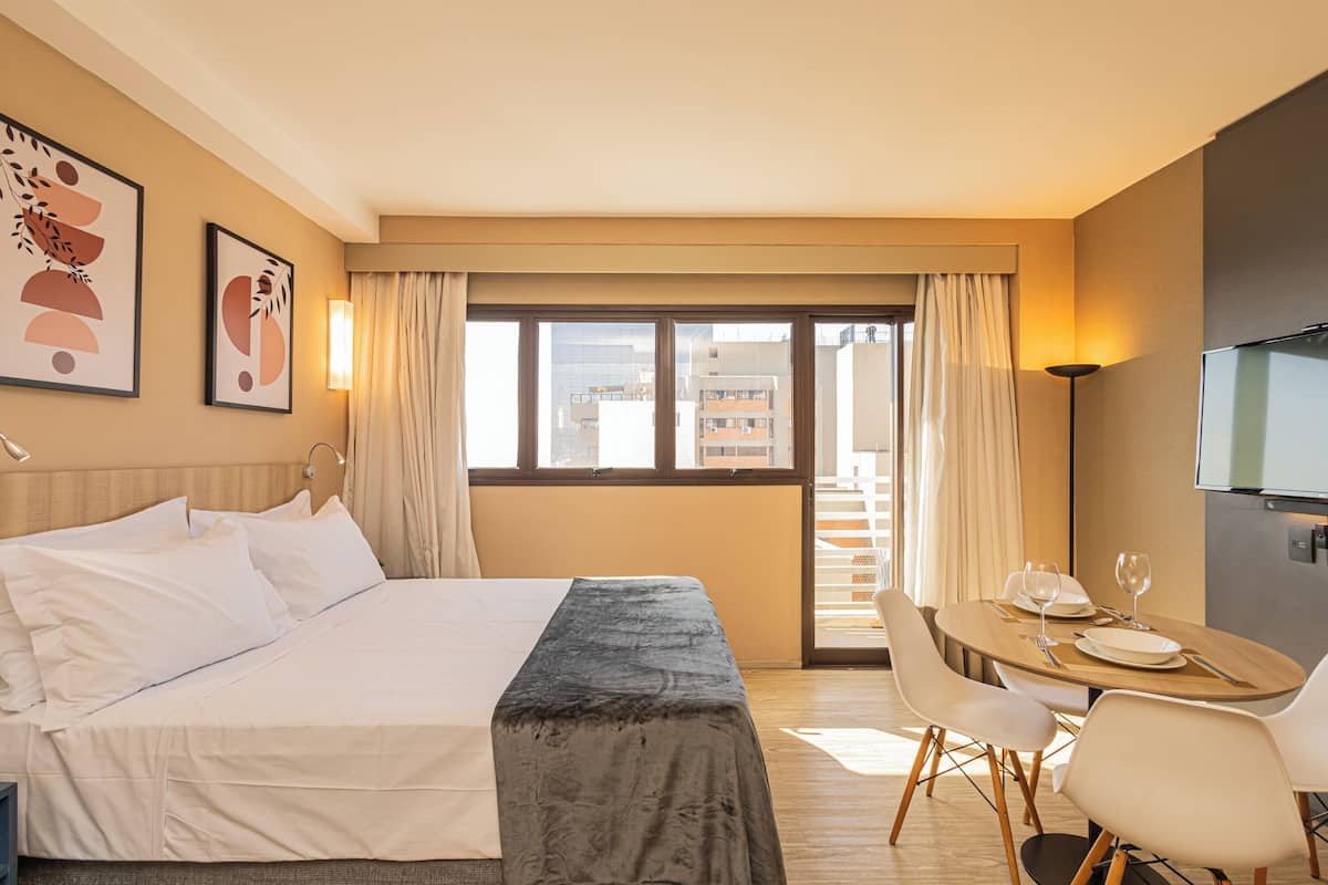 Deluxe-Doppelzimmer | 1 Schlafzimmer, laptopgeeigneter Arbeitsplatz, kostenloses WLAN
