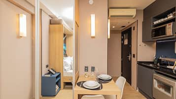 Quarto casal club | Espaço de trabalho para notebook, Wi-Fi de cortesia, roupa de cama