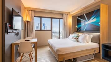 Club tweepersoonskamer | Een laptopwerkplek, gratis wifi, beddengoed