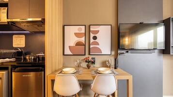 Premium Double Room | Laptop workspace, free WiFi, bed sheets