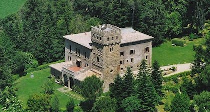 Romantic apartment in an ancient restored farmhouse between Tuscany and Umbria