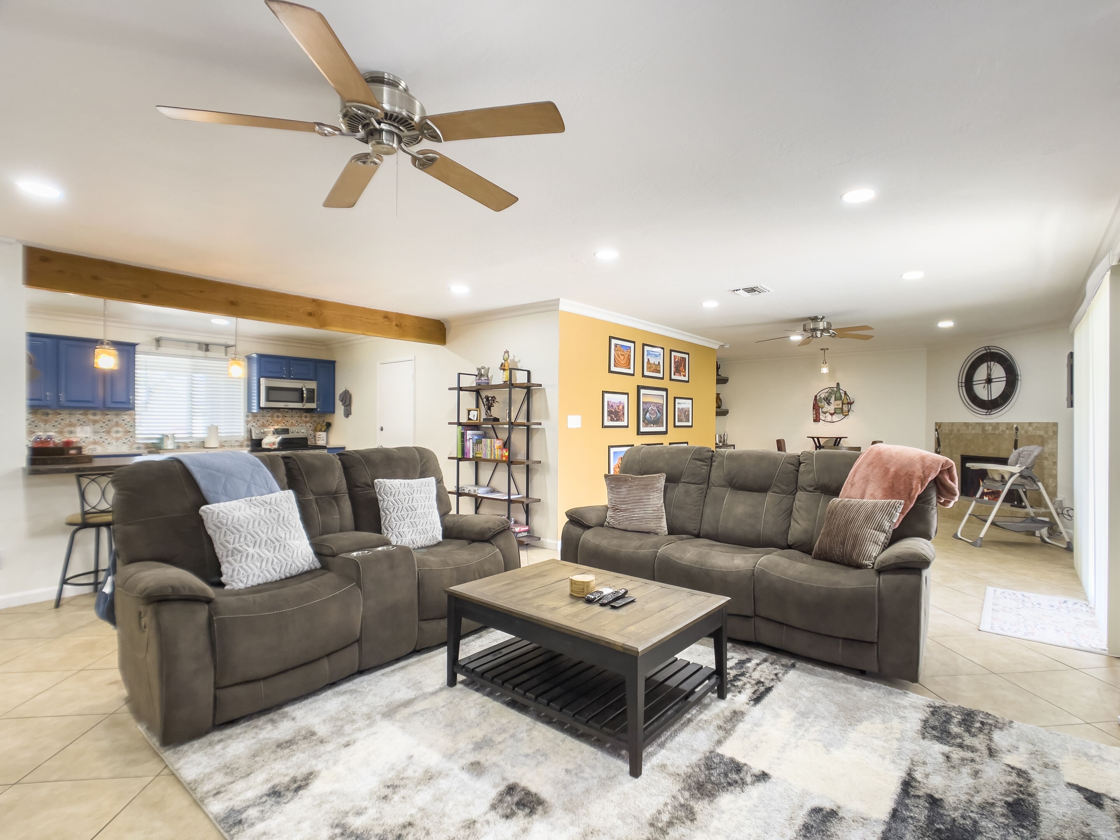 Beautiful 3 BR home with heated pool/spa! mins. to old town, ASU, golf & more
