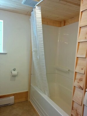 Hair dryer, towels - Waterfront Vacation Home (Chéticamp)
