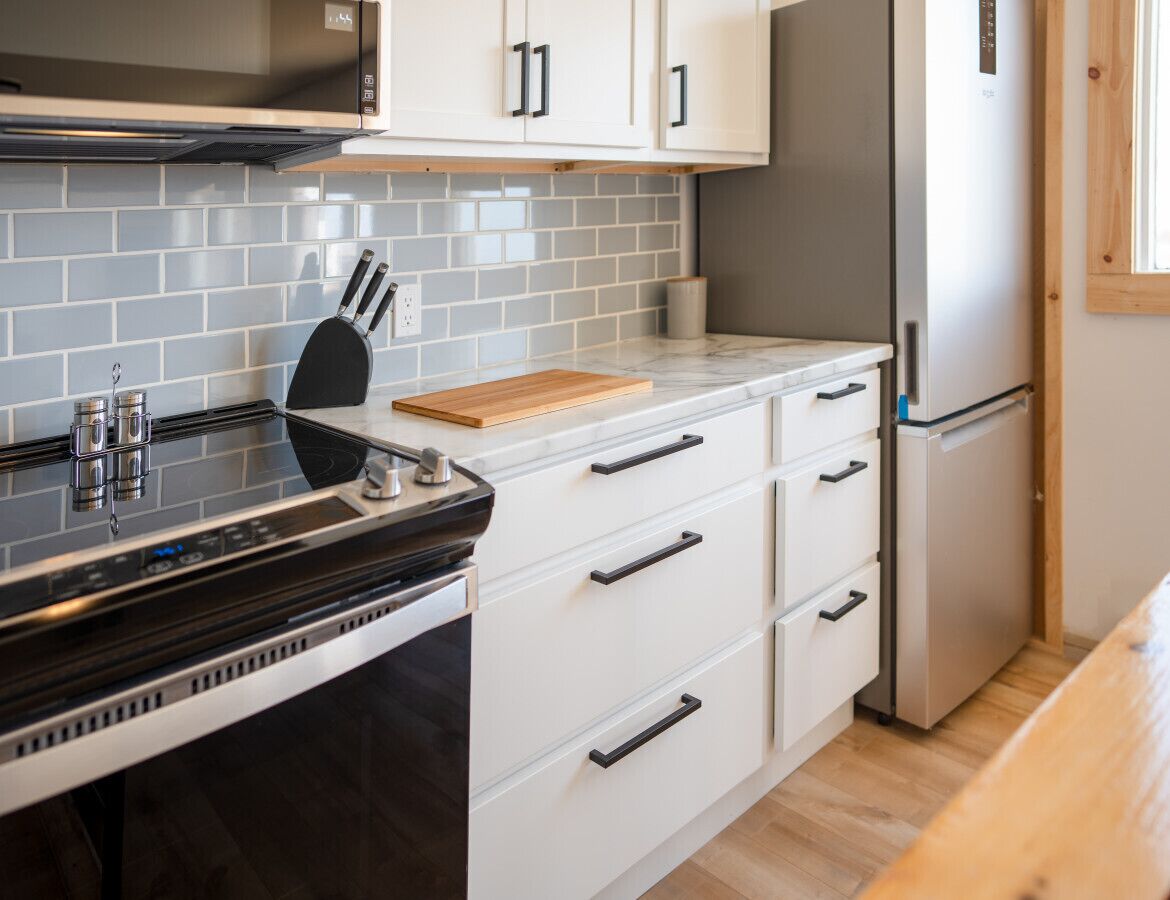 冰箱、微波炉、烤箱、炉灶