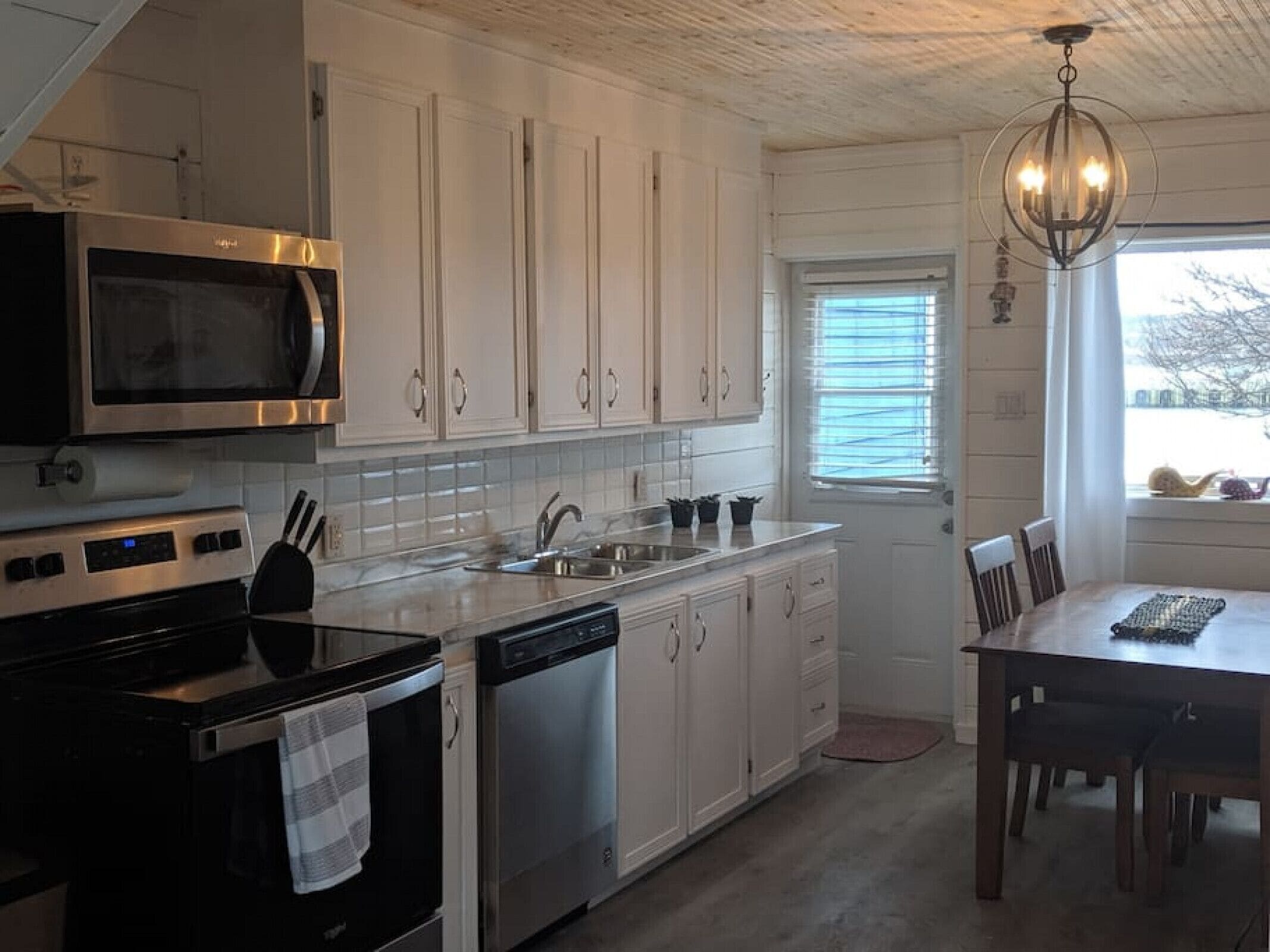 Fridge, microwave, dishwasher, coffee/tea maker