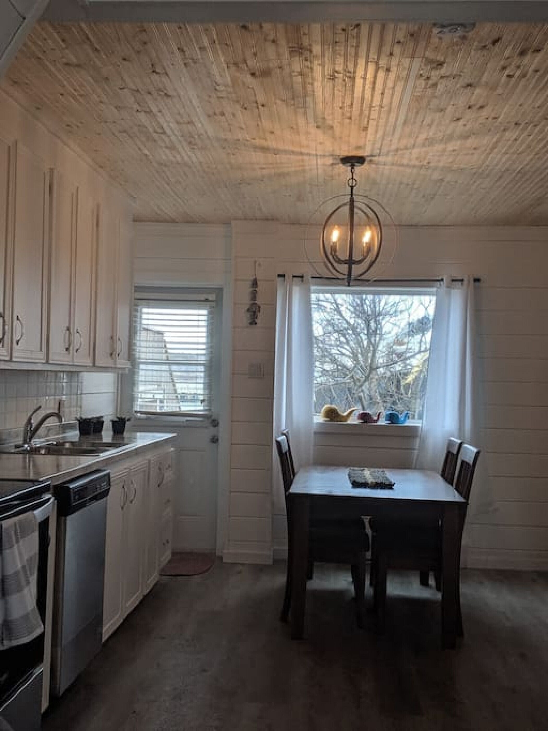 Fridge, microwave, dishwasher, coffee/tea maker