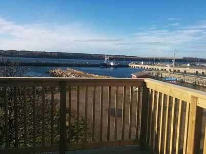 The Upperdeck o the ocean