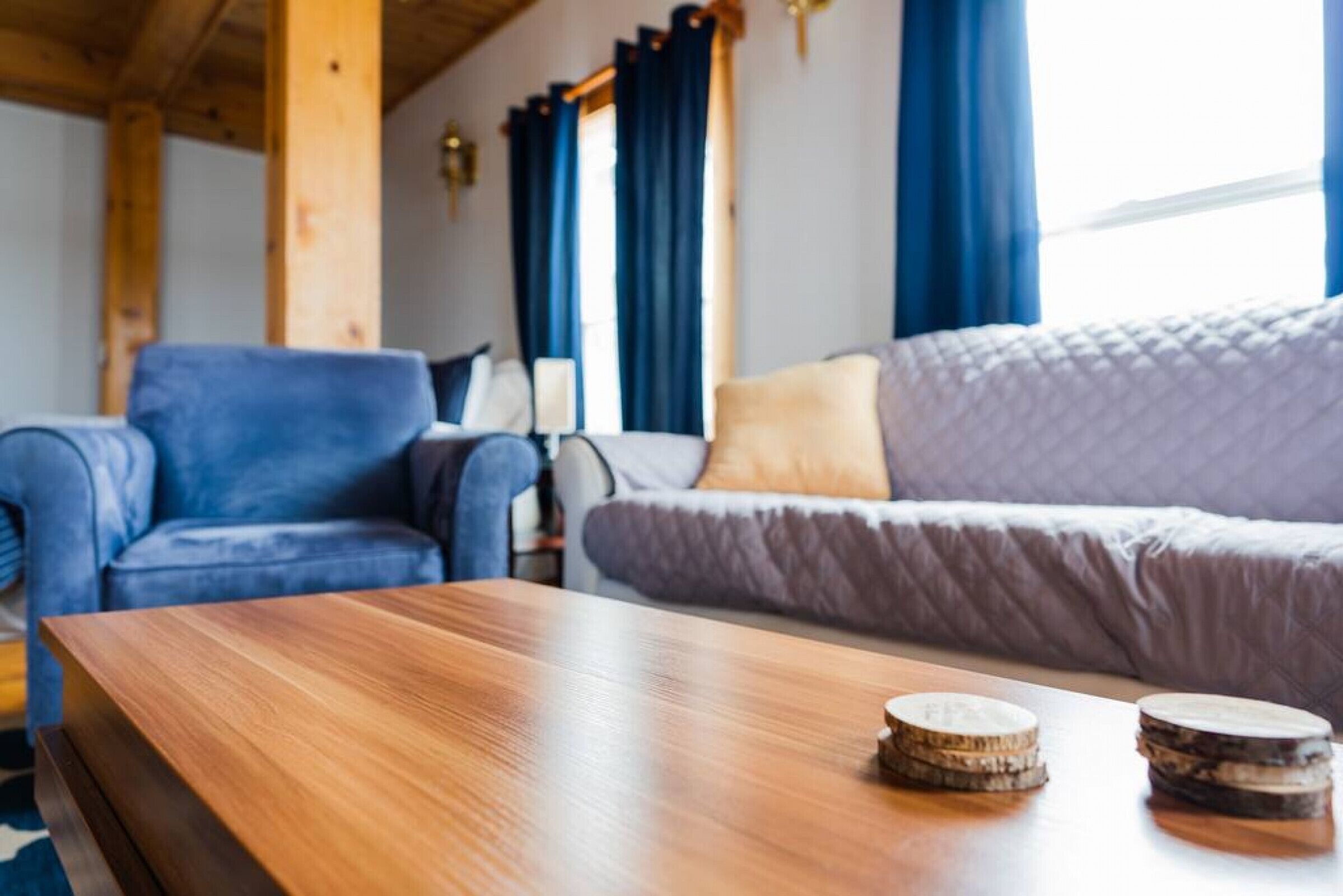 Una televisión, libros