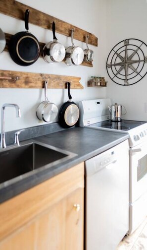 Frigorífic, microones, forn i placa de cuina 