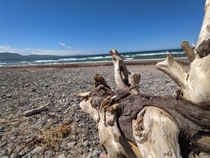 Una spiaggia nelle vicinanze