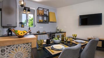 Comfort House, 2 Bedrooms | Private kitchen | Full-size fridge, oven, stovetop, espresso maker